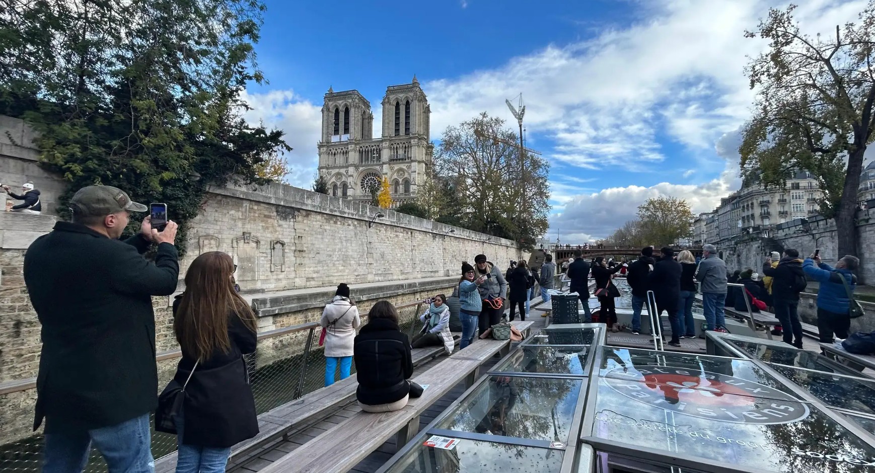 une croisière sur la Seine au départ de la Tour Eiffel