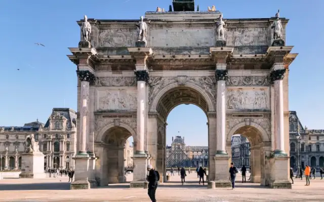 L’Arc de Triomphe de Paris : monument emblématique et panorama inégalé