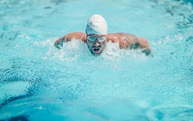 La natation : nager pour perdre du poids : 5 meilleurs exercices