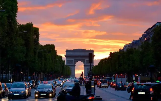 Les Champs-Élysées et Alentours : découvrez le cœur battant de Paris
