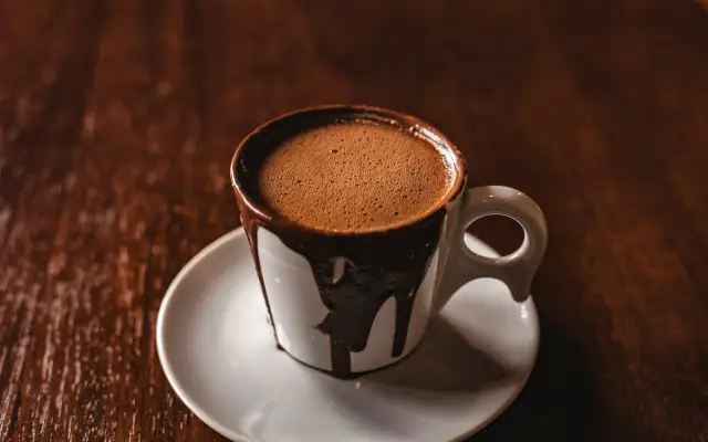 Les 10 meilleurs chocolats chauds à Paris : un voyage gourmand au cœur de l'hiver
