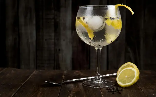 Organiser un cocktail dînatoire à Paris : tendances et bonnes adresses