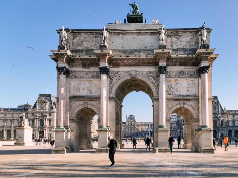 L’Arc de Triomphe de Paris : monument emblématique et panorama inégalé - article FoodyParis