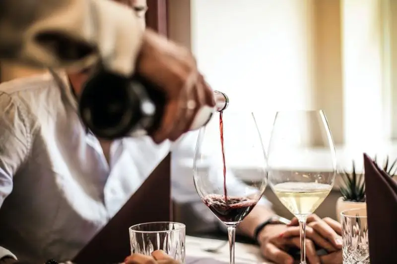 Découvrez l'art du vin grâce à une dégustation à Paris Excellente journée à vous - article FoodyParis