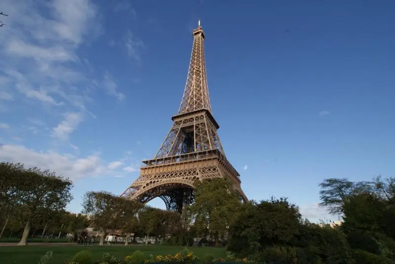 Découvrez la Tour Eiffel : L’Incontournable Dame de Fer de Paris ! - article FoodyParis