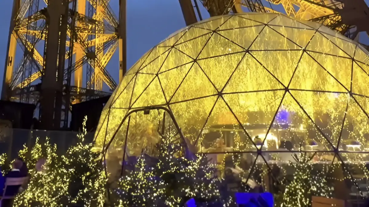 La magie de Noël sous le dôme de la Tour Eiffel : une terrasse d’hiver éphémère pour les fêtes de fin d'année - article FoodyParis