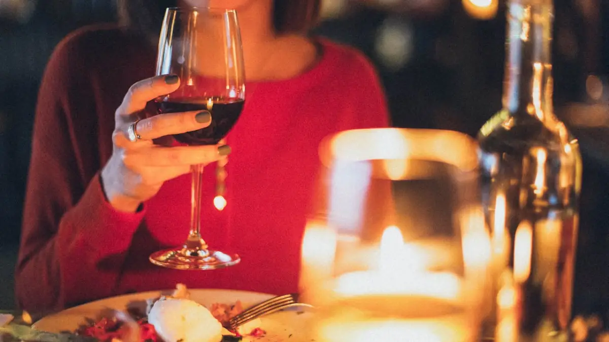 Faut-il vraiment éviter le vin rouge pour bien digérer ? - article FoodyParis