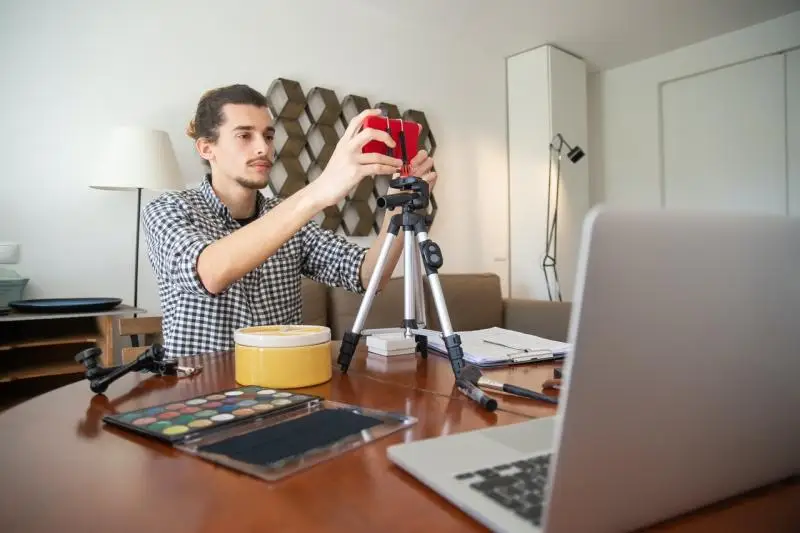 Live stream, le direct pour votre business : Comment ça marche et pourquoi c'est mieux - article FoodyParis