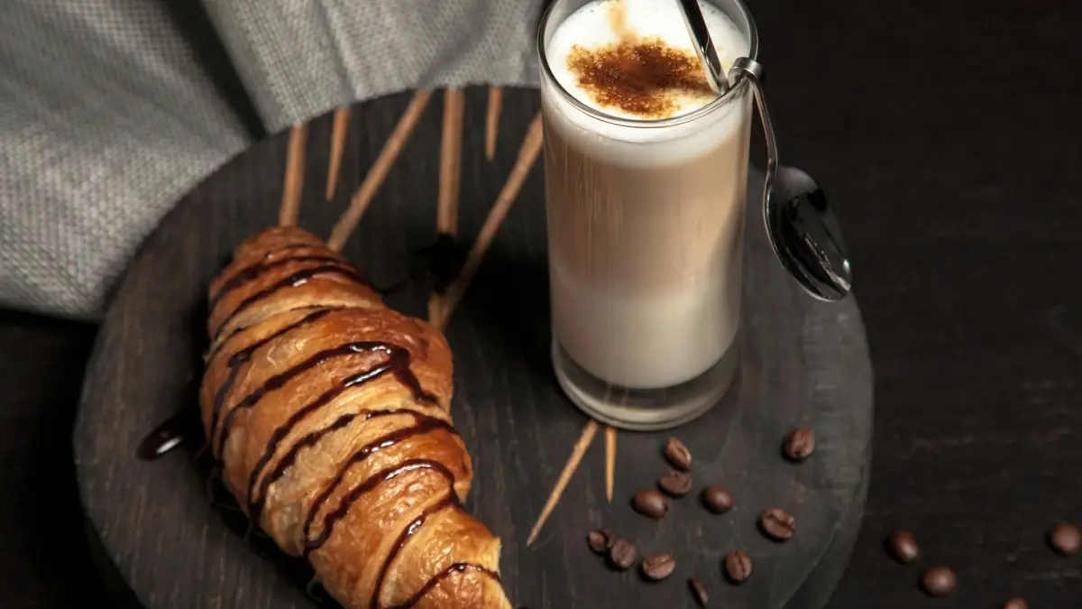 Le Guide Ultime pour Déguster les Meilleurs Croissants de Paris - article FoodyParis