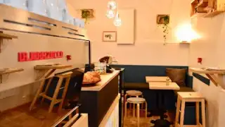 Restaurant Cafe Bretelles Petite France - Suspenders