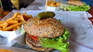 Louis Burger Bar – photo 2