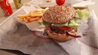 Louis Burger Bar – photo 3