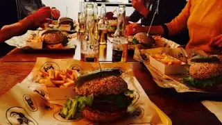 Louis Burger Bar – photo 4
