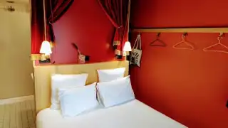 Mob Hotel – photo 2