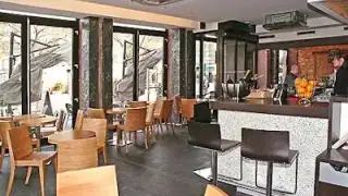 Restaurant Raven Cafe