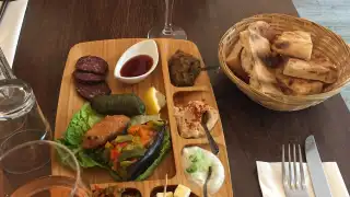 EV Brochettes & Mezzes – photo 4