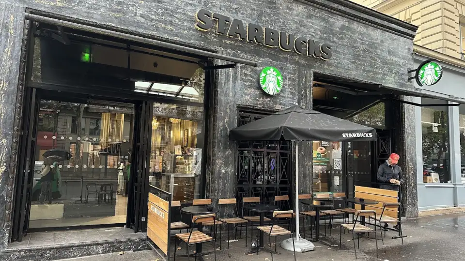 Starbucks, restaurant à Paris