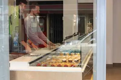 Helmut Newcake, restaurant à Paris