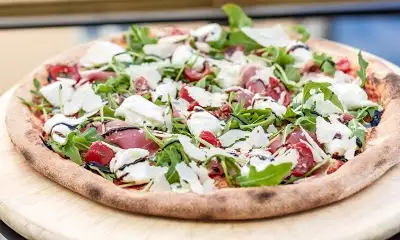 Jordan Tomas - Pizza Mamamia - Lyon Montchat, restaurant à Lyon