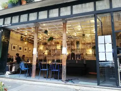 La Main Noire Lab & Coffee Shop, restaurant à Paris