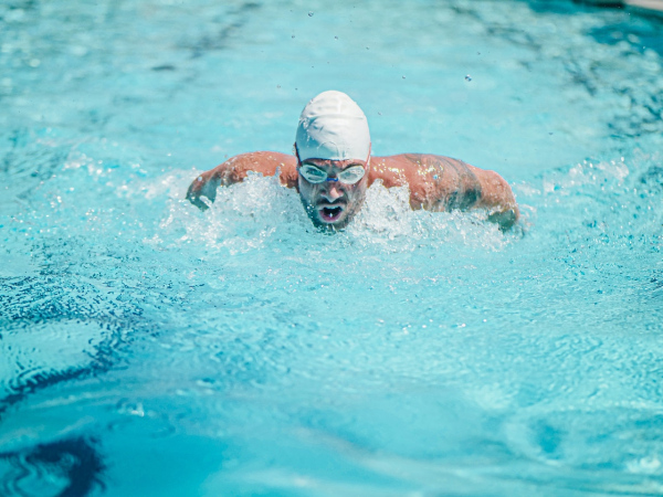 La natation : nager pour perdre du poids : 5 meilleurs exercices