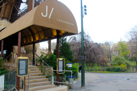 Le restaurant Le Jules Verne