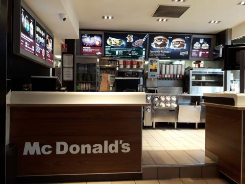 mcdonald-s-131-avenue-victor-hugo-paris-france-6573d67d478bc.jpg